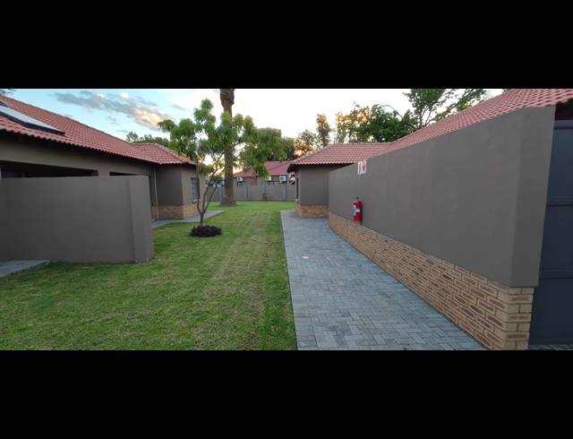 3 BEDROOM APARTMENT FOR SALE IN WATERKLOOF EAST